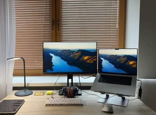 Choosing the Right Office Monitors: A Guide to Smarter Workspaces in 2025