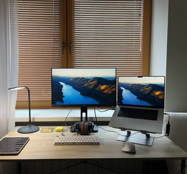 Choosing the Right Office Monitors: A Guide to Smarter Workspaces in 2025